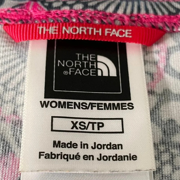 The North Face Activewear Pull On Cap Slv VNeck Print Top Grey Pink Sz XS - Picture 9 of 13